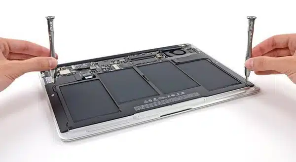 Macbook Air A1369 Batarya / Pil Değişimi - Görsel 2